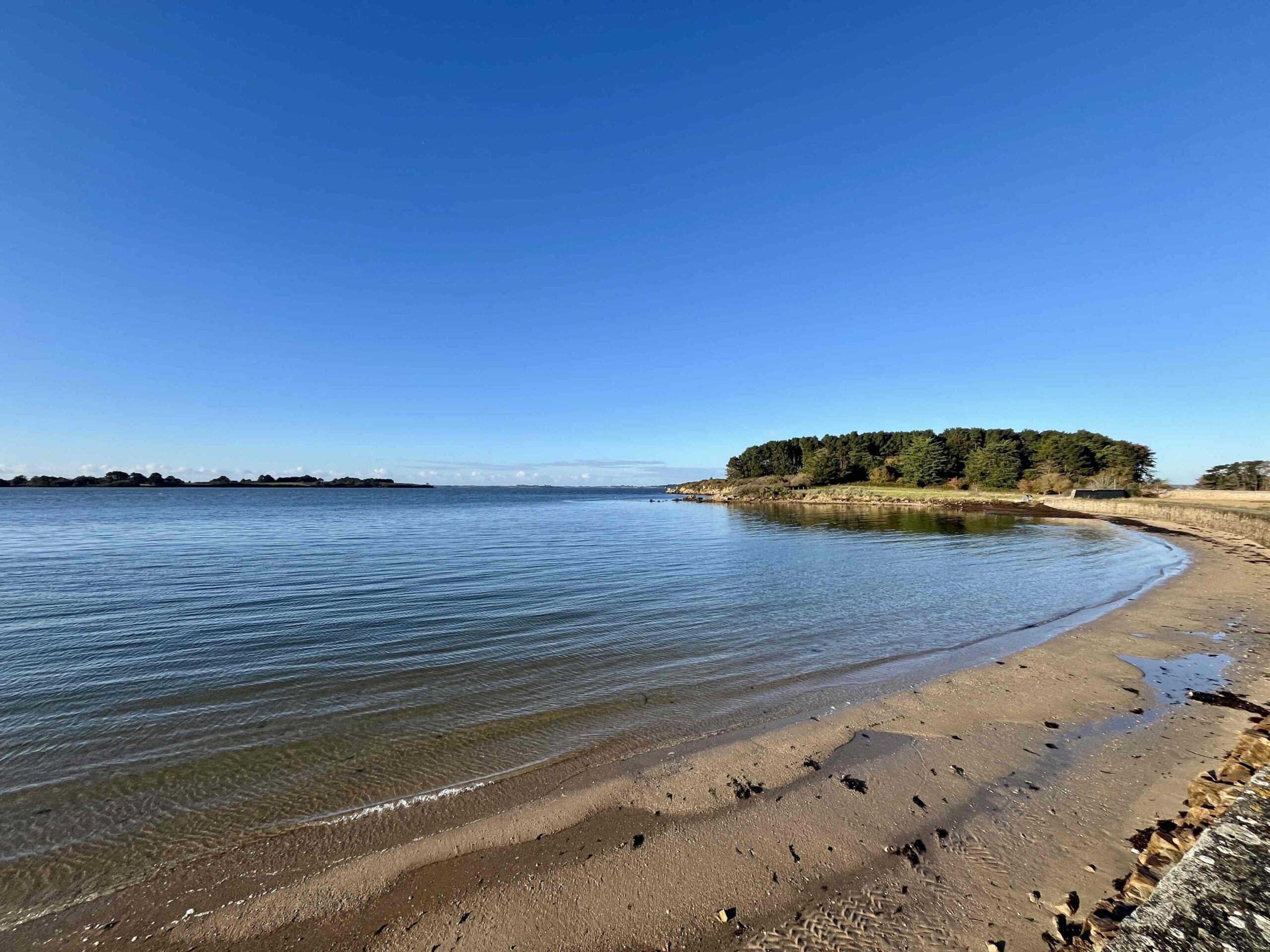Vue de la plage de Montsarrac à Séné - marée haute - spot de longe-côte