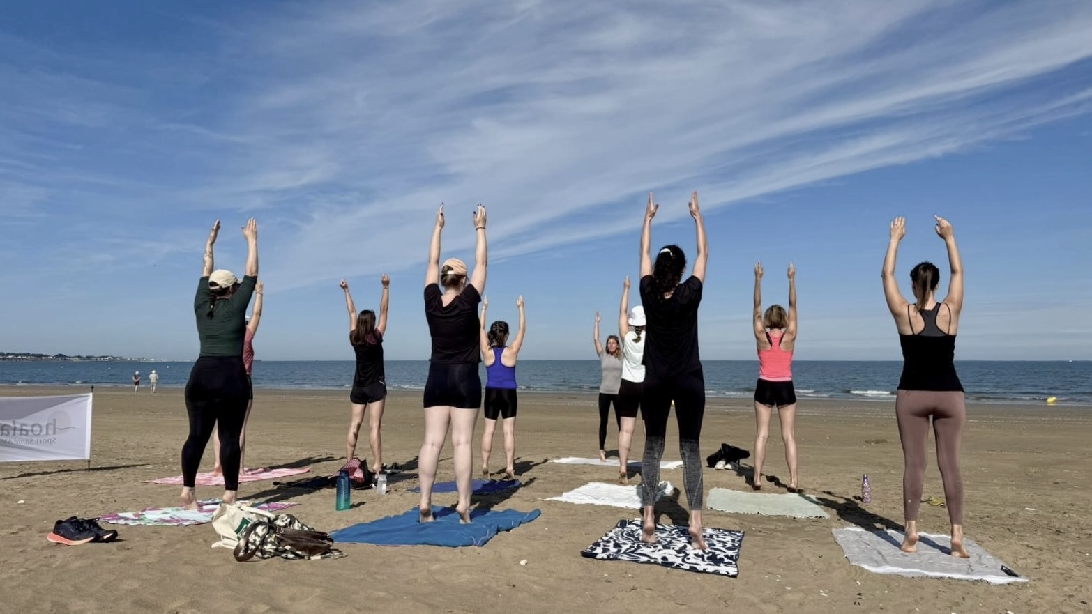 EVJF Rebecca-tharon-plage-pilates