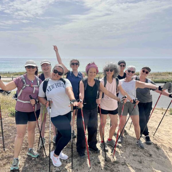 Marche nordique devant la plage de Fort Bloqué