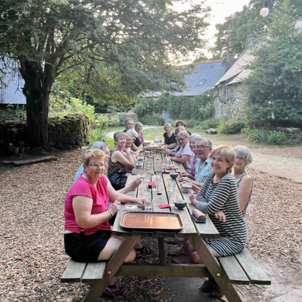 Repas de groupe en extérieur au village du Val Richard