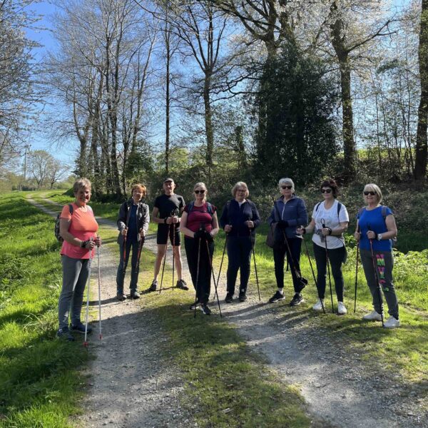 Marcheurs nordique en forêt de Lizio