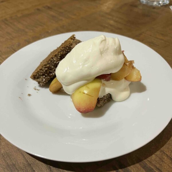 Dessert aux pommes avec creme