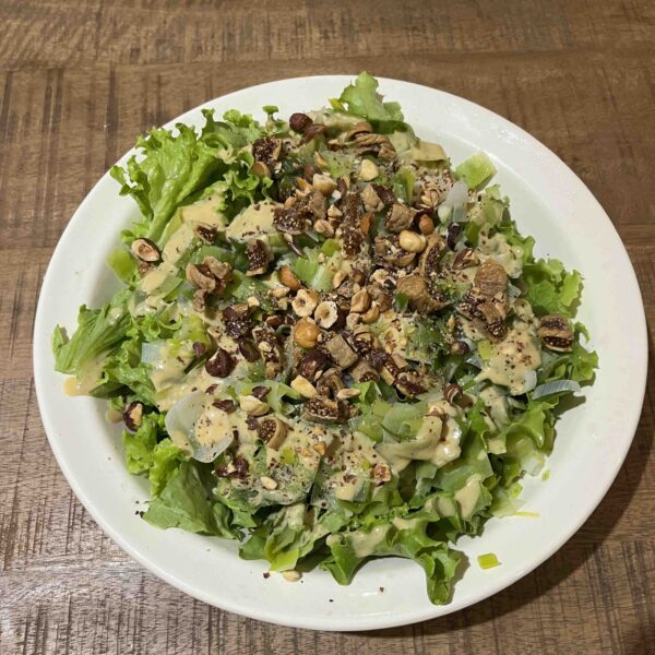 Salade sauce noisettes